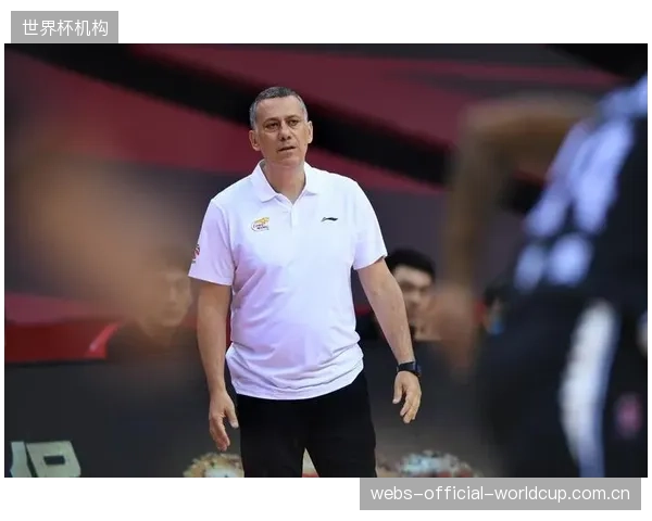马丁内斯或被迫采用分段式体能消耗策略，应对达拉斯赛区极端湿热气候。